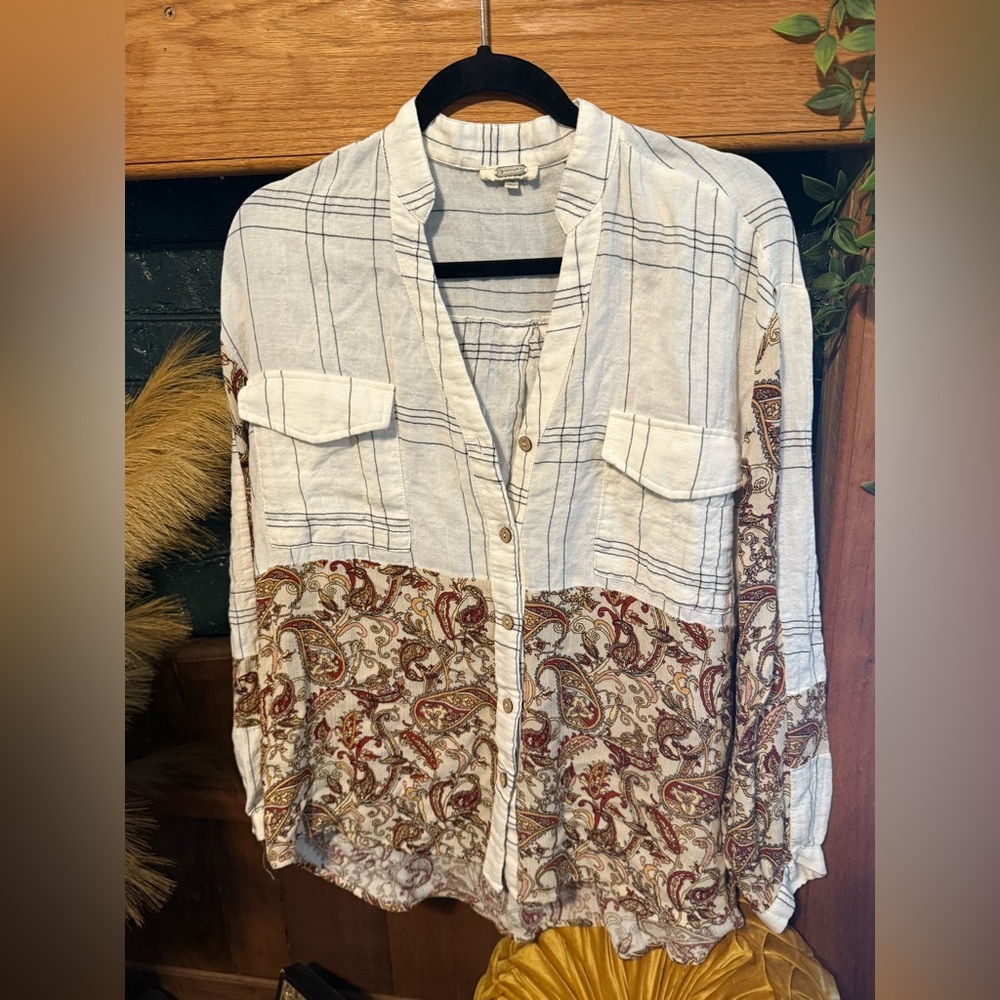 Gimmicks by BKE White and Black Plaid Shirt